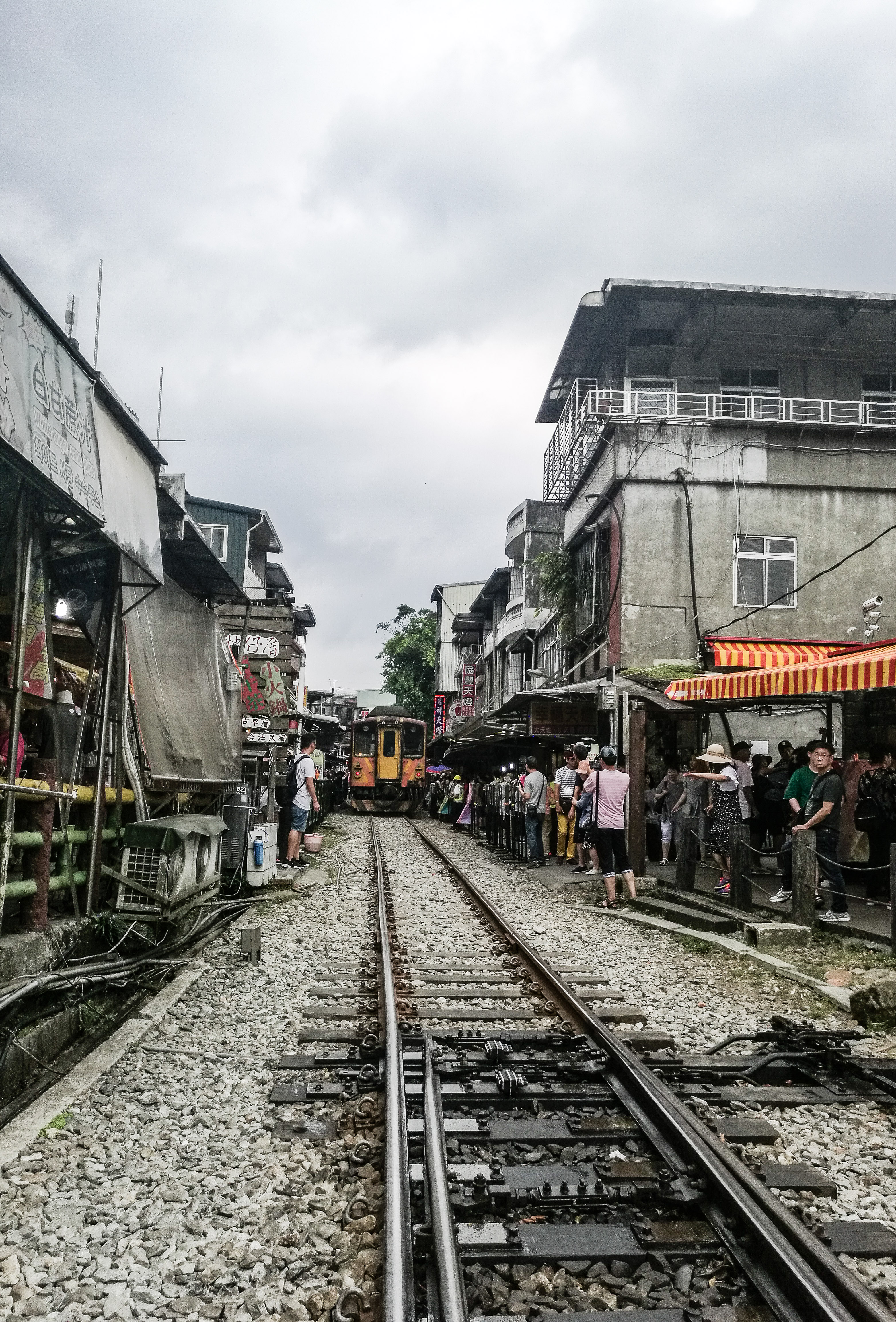 Shifen Train Track Market